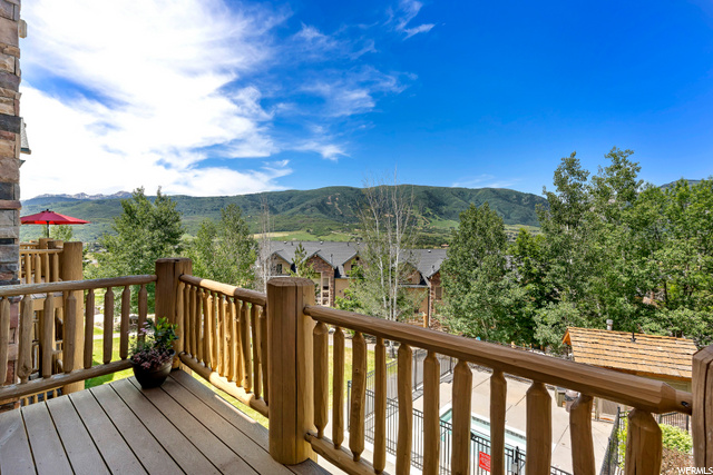 2 decks to enjoy sunsets and sunrises and beautifu