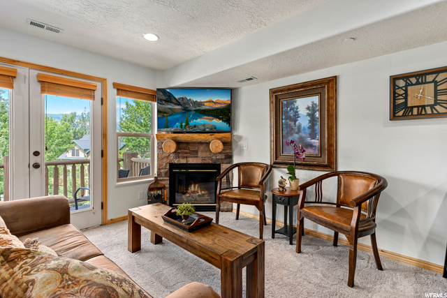 Beautifully finished, with lots of windows and gor