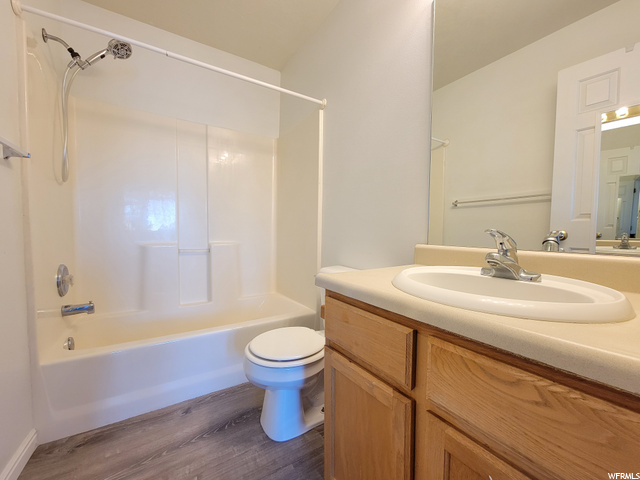572 Primary Bathroom