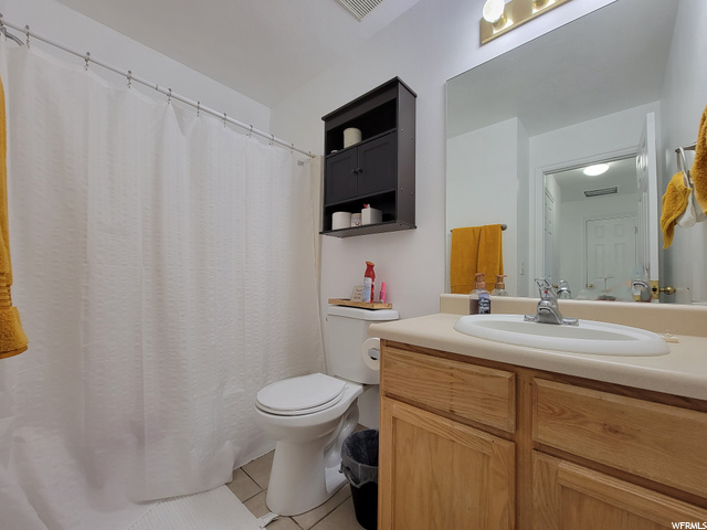 574 Bathroom 2