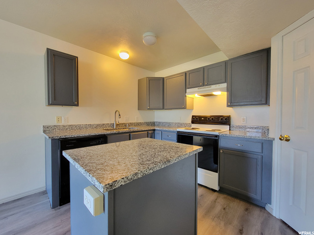572 Kitchen