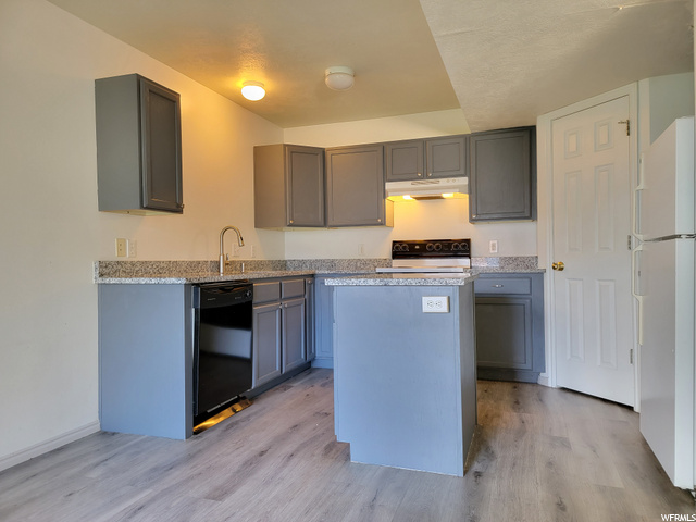 572 Kitchen