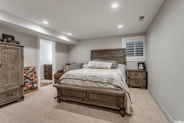 DOWNSTAIRS ENSUITE BEDROOM