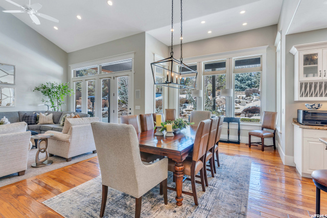 Dining Seats 12+