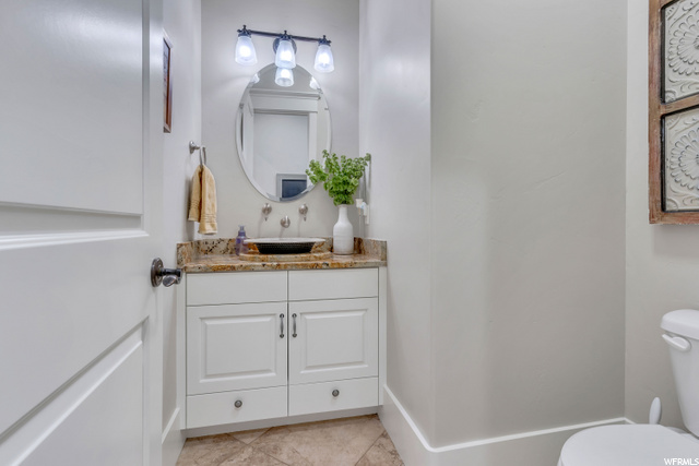 Main Floor Powder Bath
