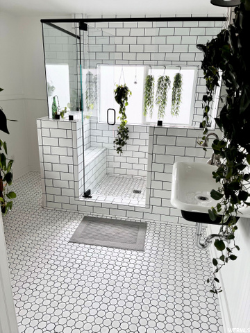 Master Bathroom Upper Level