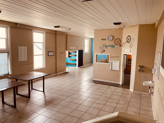 Kitchen dining area