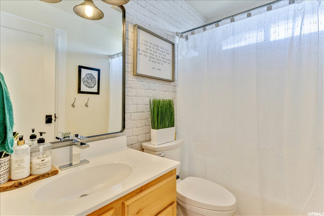 Full Bath - Main Floor