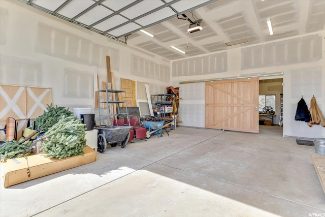 Detached Garage