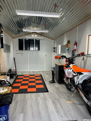 10 x 20 Shop