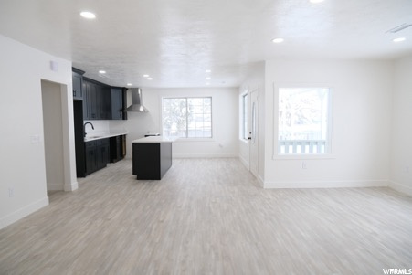 Kitchen & living