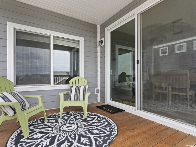 Upper balcony / deck