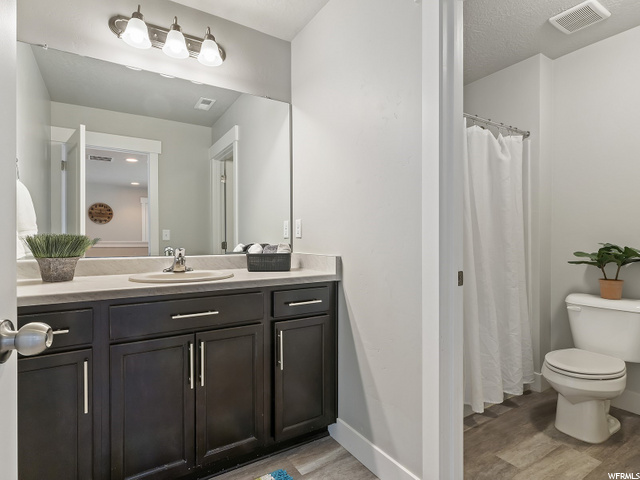 2nd Floor Bathroom