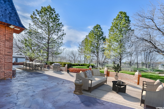 Spacious Patio for Entertaining
