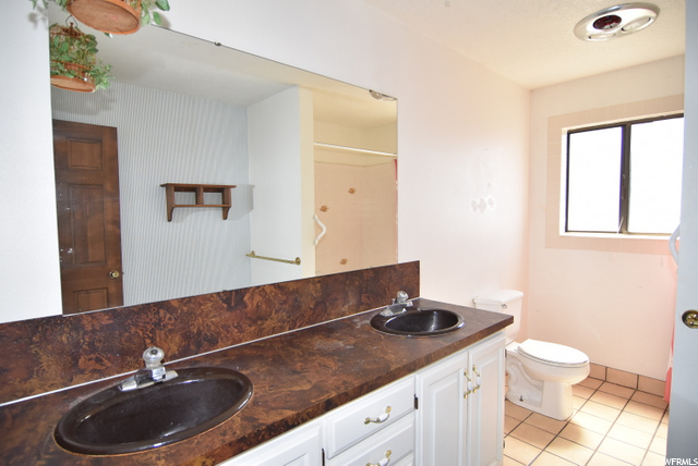 Main foor bathroom
