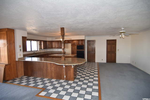 Kitchen bar area