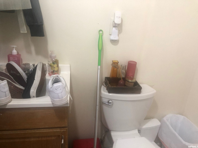 half bath 1 unit