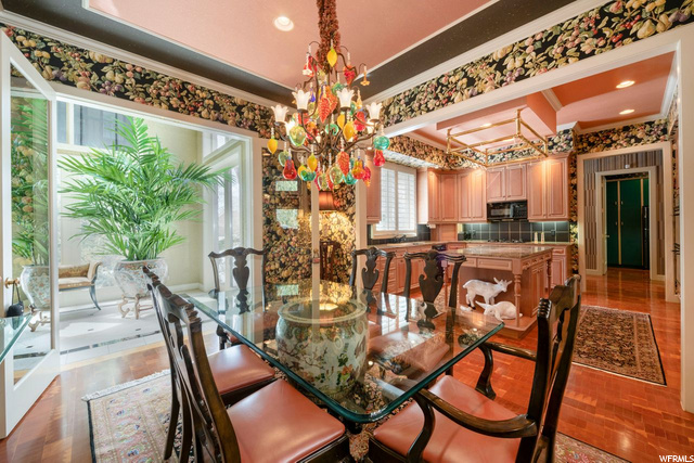 Kitchen Eating Area