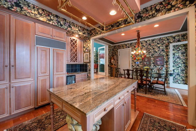 Kitchn Island and Eating Area