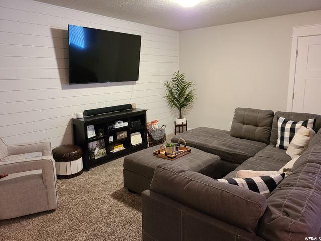 Large family room off the kitchen