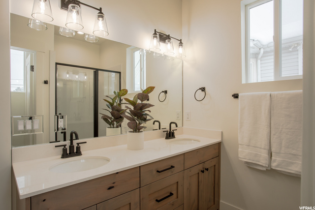 Master sinks/shower