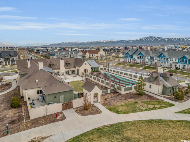 Garden park Clubhouse and pool