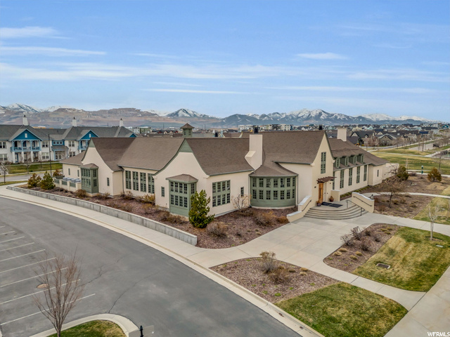 Garden park Clubhouse and pool