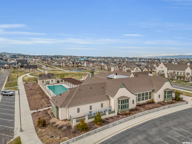 Garden park Clubhouse and pool