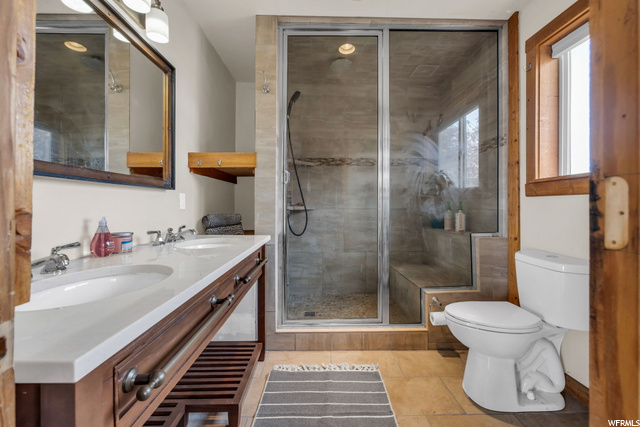 En Suite w/ Steam Shower