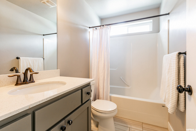 Main Floor Full Bath