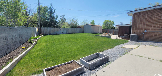 Huge back yard with workshop!