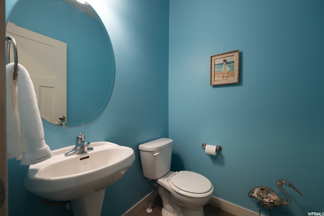 Main floor half bath/powder room