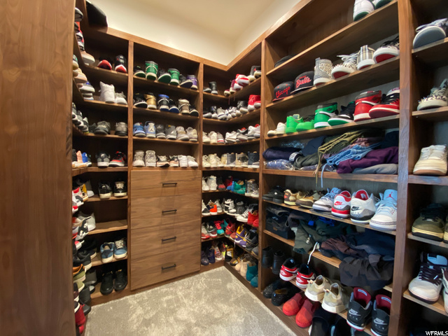 CUSTOM MASTER CLOSET