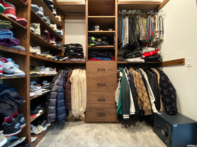 CUSTOM MASTER CLOSET