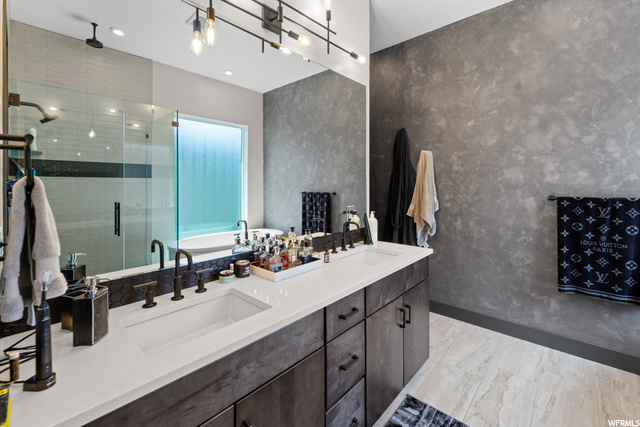 MASTER DOUBLE VANITY