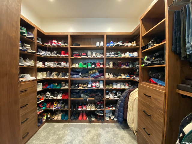 CUSTOM MASTER CLOSET