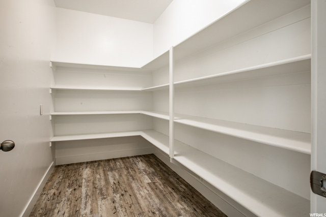 Walk-in Pantry
