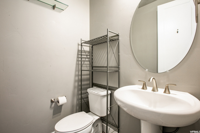 Guest Bath-Main Level
