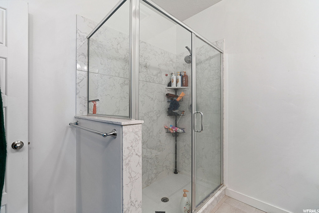 Over Sized Master Walk In Shower