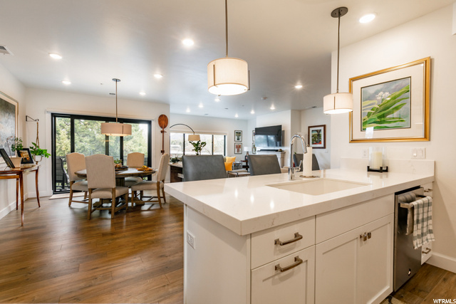 Quartz countertops with wide finish