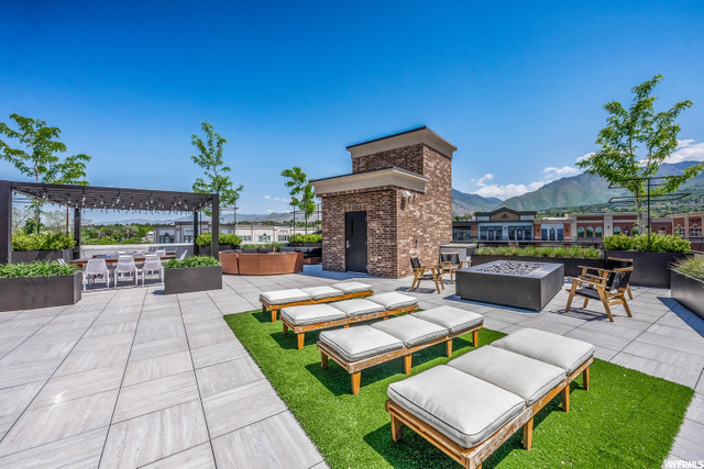 Roof-top patio