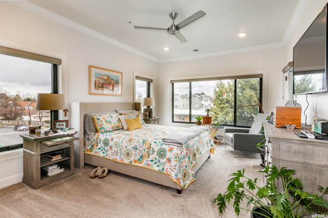 Corner primary bedroom