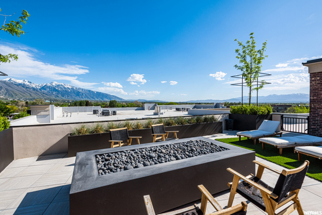 Roof-top patio