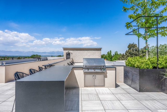 Roof-top patio