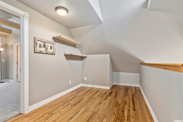 Office/Library/2nd Den