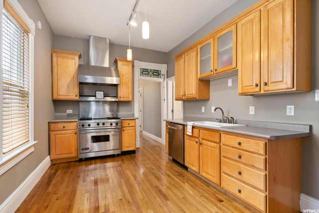 Viking Stove and Range Hood