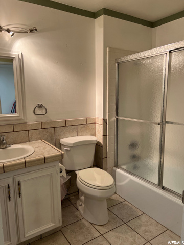 Upstairs Full Bath