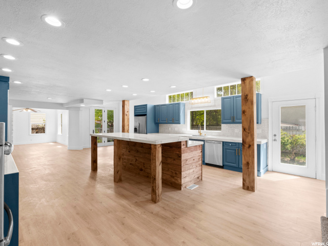 1630 E RIDGEMARK DR, Sandy UT 84092