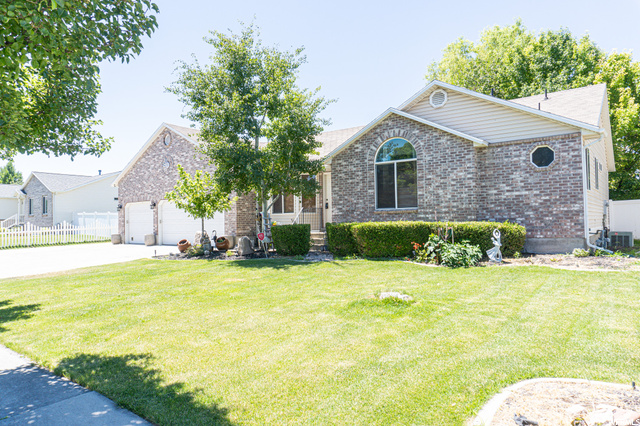 8938 S SUN LEAF DR, West Jordan UT 84088