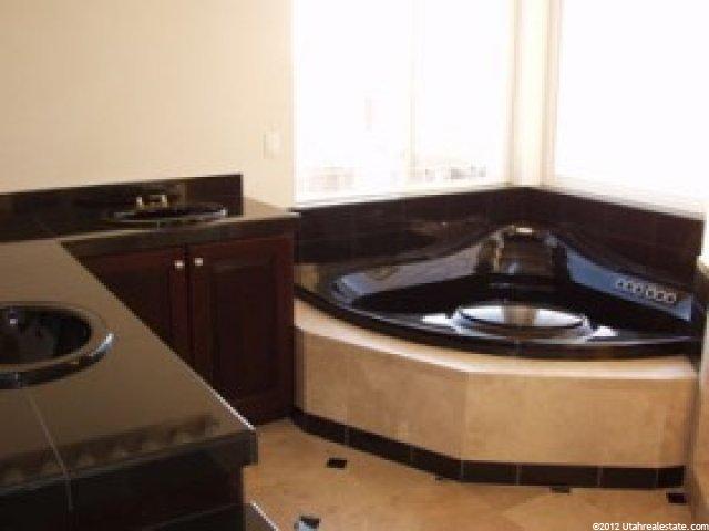 708 Eagleridge Dr, Bountiful, UT 84010 — photo 8